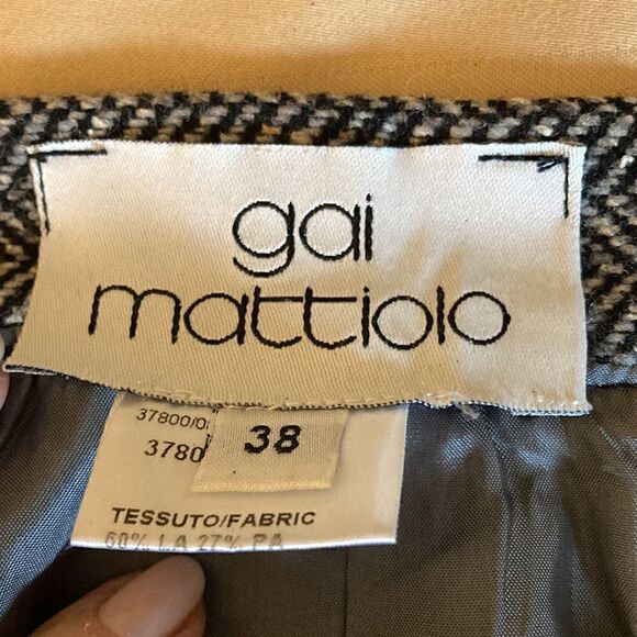 Gai Mattiolo Jacket & Skirt Suit in Herringbone Wool Blend & Embossed Leather. - Picture 14 of 15